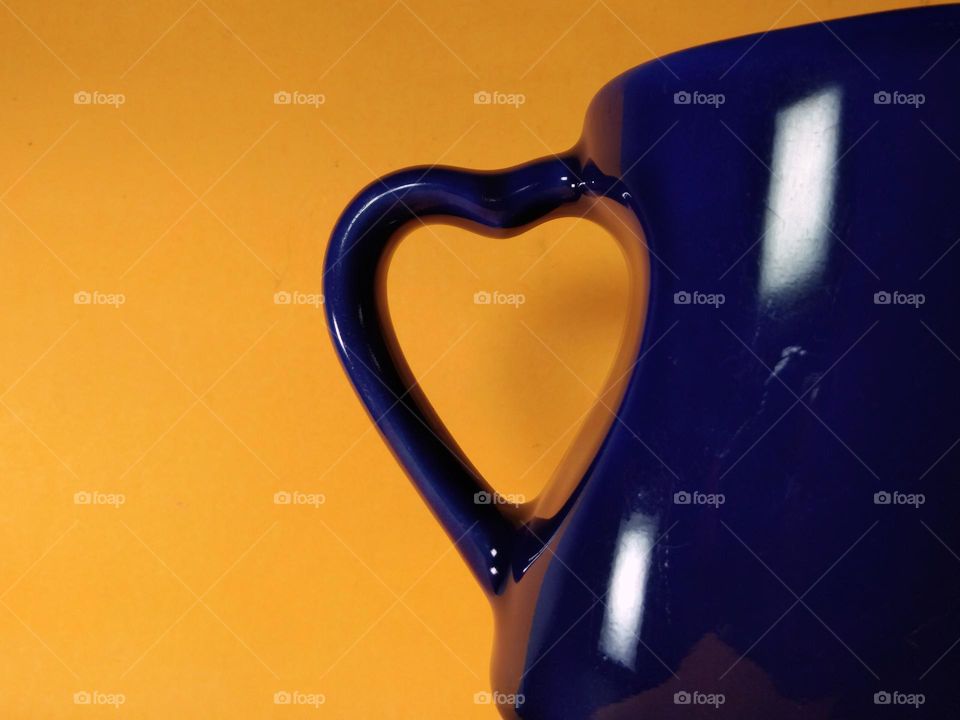 lovely mug. handle of porcelain mug