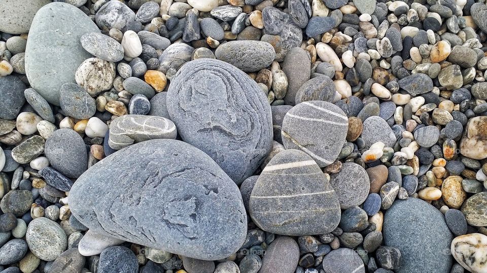 The pebbles at Qixingtan have beautiful stone lines