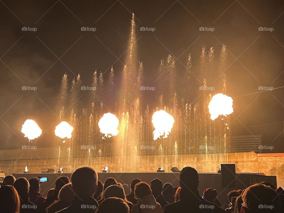 People enjoying the concert 