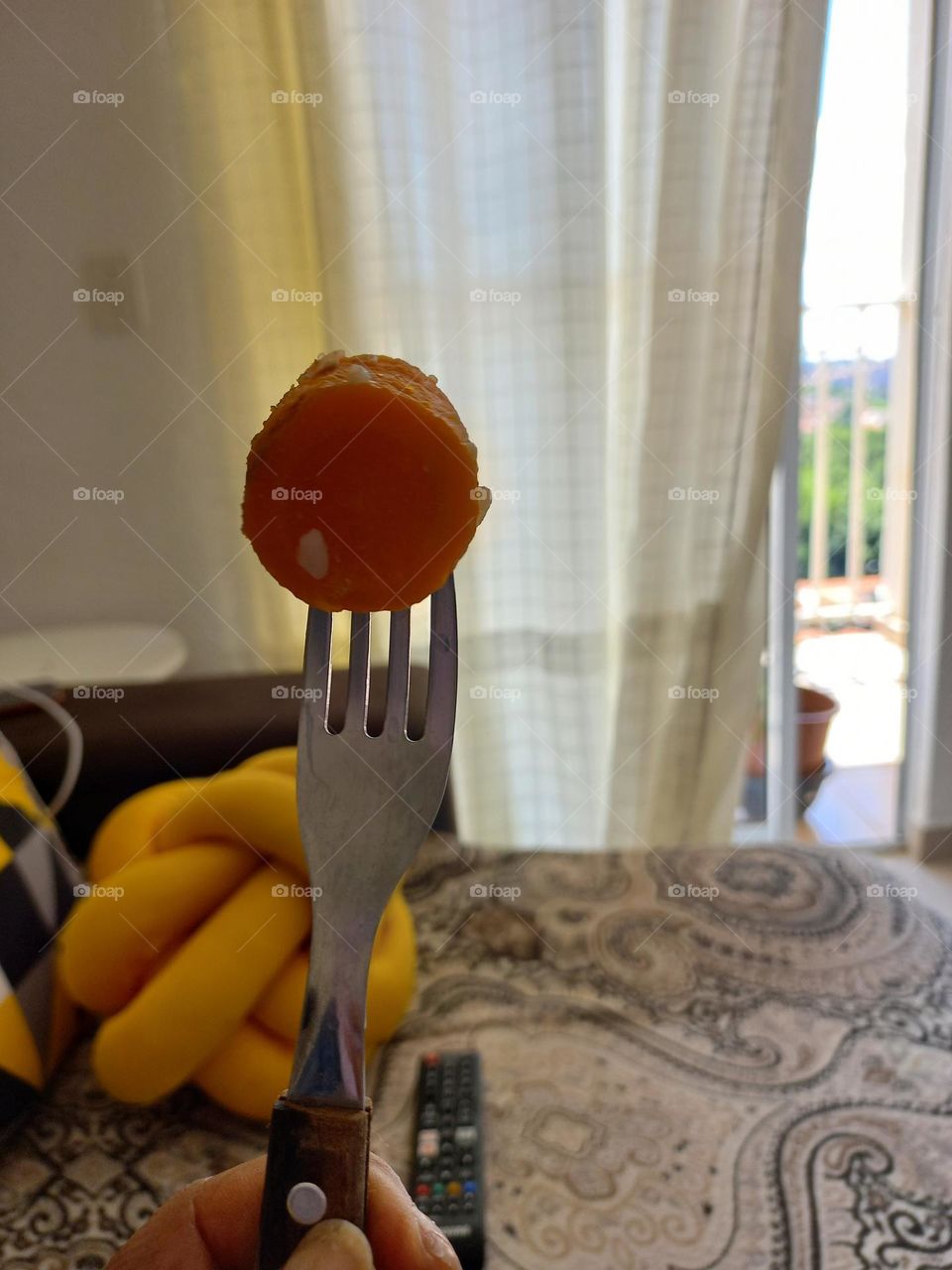 Garfo de prata. Além  da beleza indiscutível,  o garfo de prata, também  remete, importantes características, como compor a mesa durante ocasiões especiais.