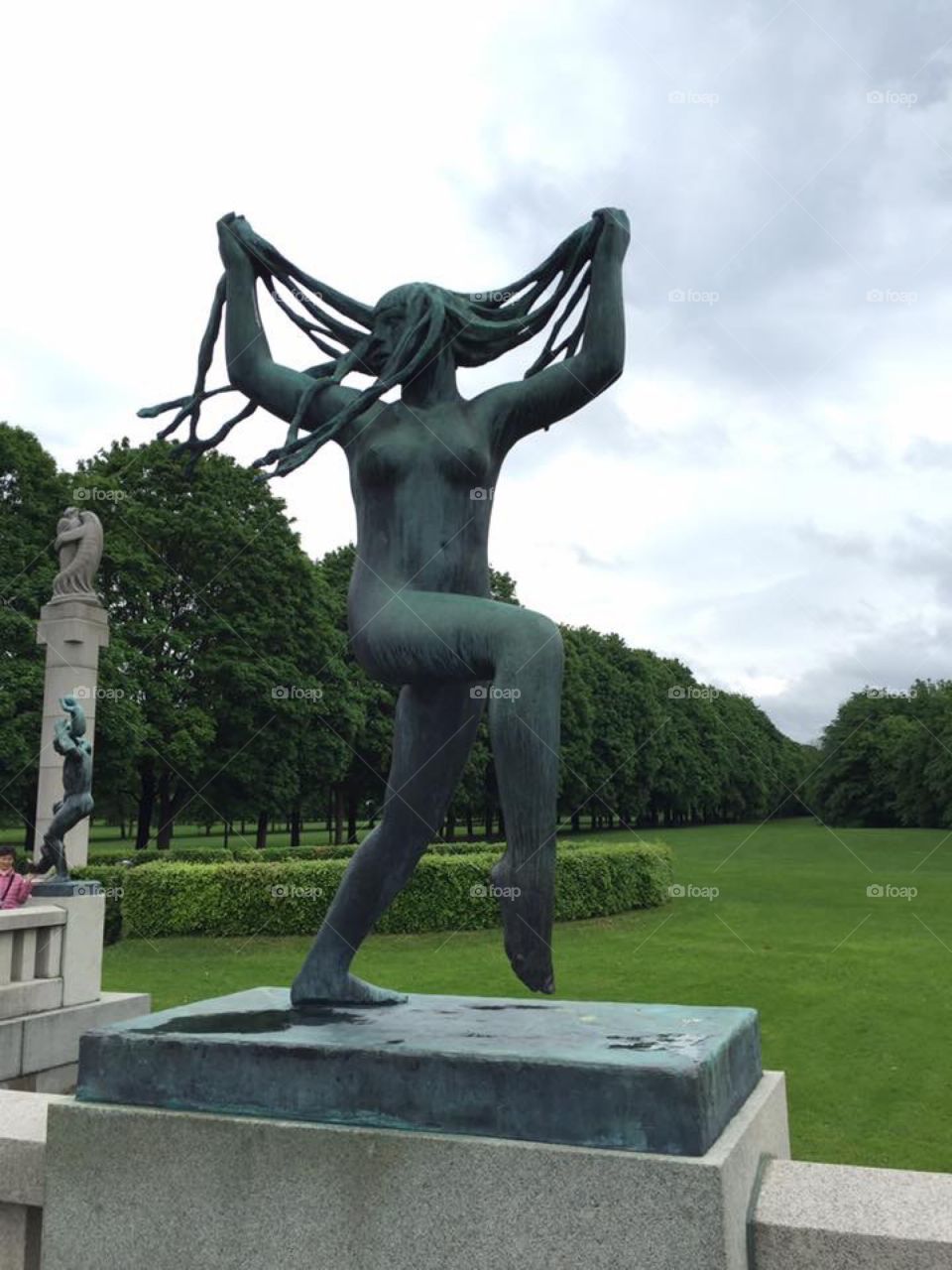 A statue in the Vigeland Park İn Oslo 