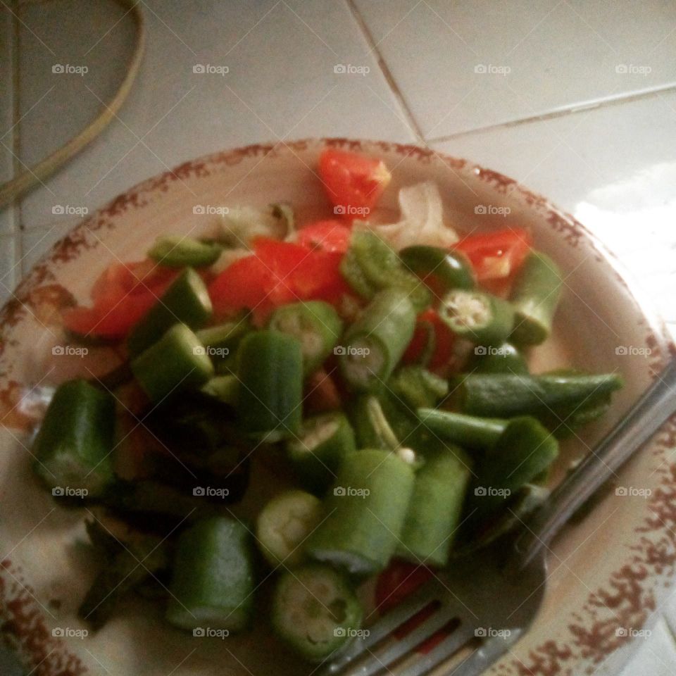 just the way the wonderful colors on the plate they are so vibrant to look at and we all enjoy