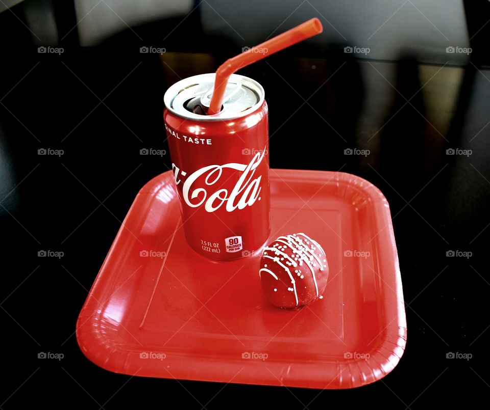 feel the buzz Coca-Cola red plate snack