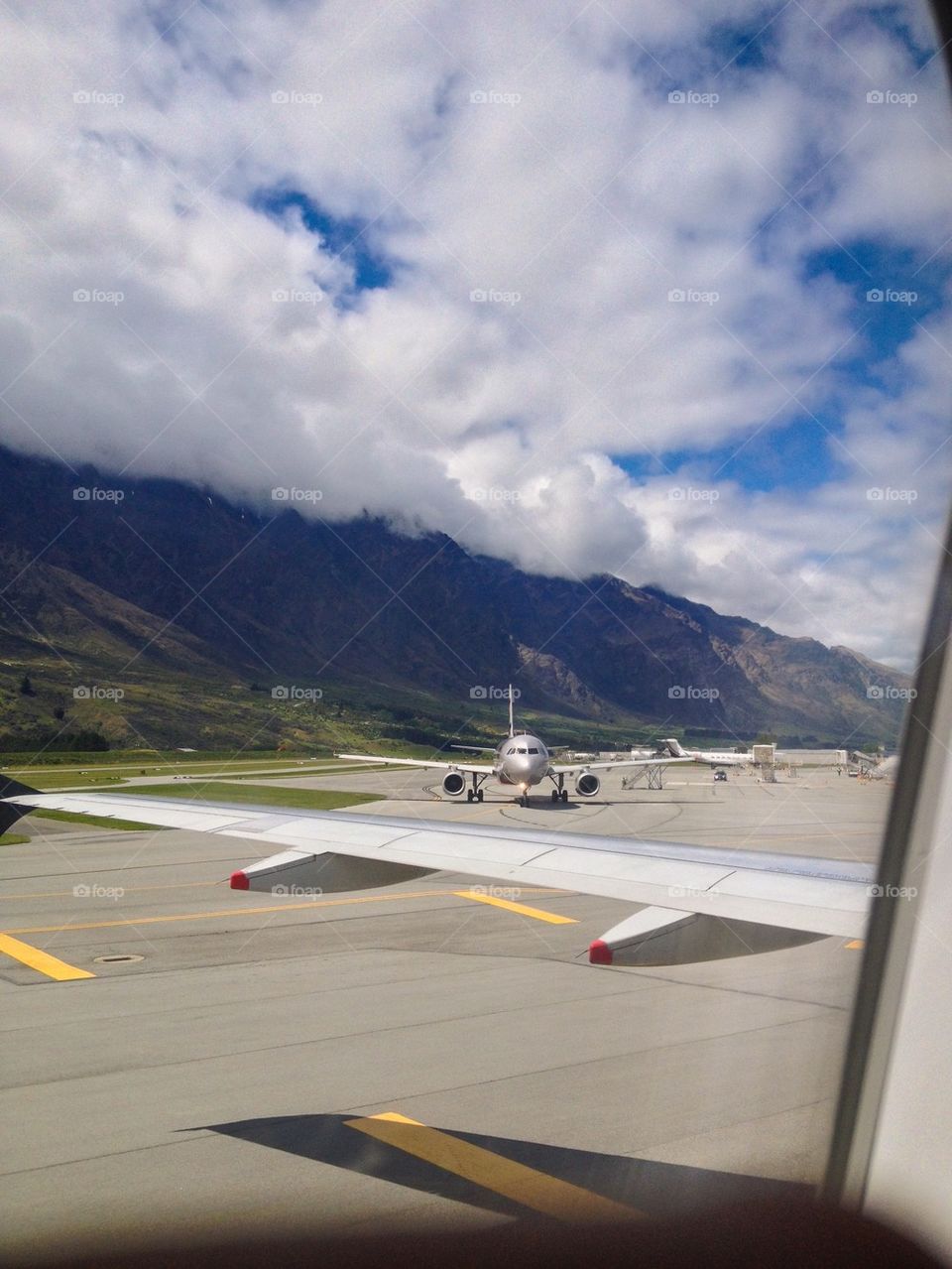Airplanes in Queenstown