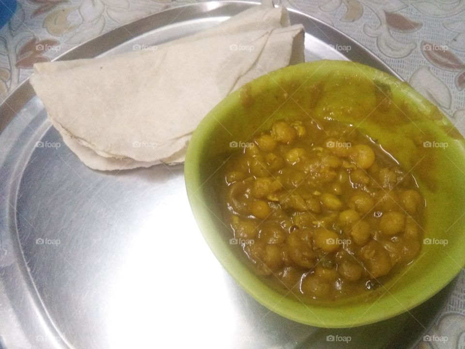 Rooti and Ghugni (Bengali Food)