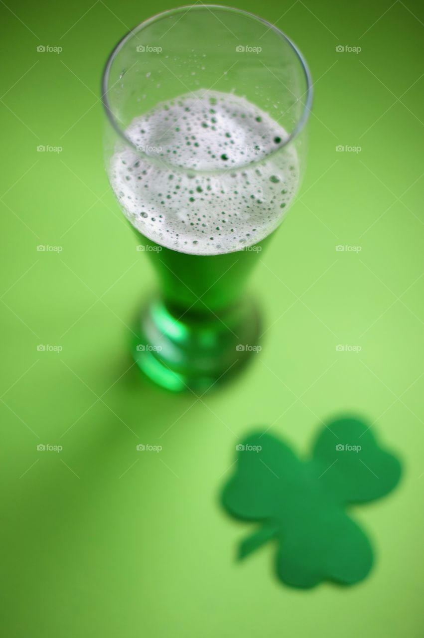 St. Patrick's day, green, leprechaun, beer, green beer, paraphernalia, Ireland, Irish, March 17, clover, lucky, luck, good luck, coins, wealth, hat, leprechaun, pot, confetti, holiday, Wallpaper, background, spectacles, carnival, karnavalnye glasses, green hat, celebration, parade, cocktail, drink, drinking, alcohol, Mixology, drink, top, minimal, festival, party, March, event, accessories, festival glasses, spring, deep green, green, grass, thematic, national, tradition, traditions, traditional, St. Patrick, Patricks, Saint Patrick, patricks, still life, symbol, 