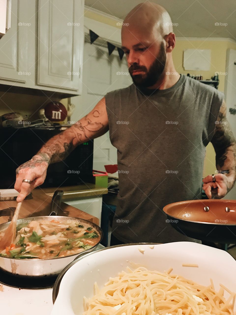 Watching a man cook is like porn for women. 