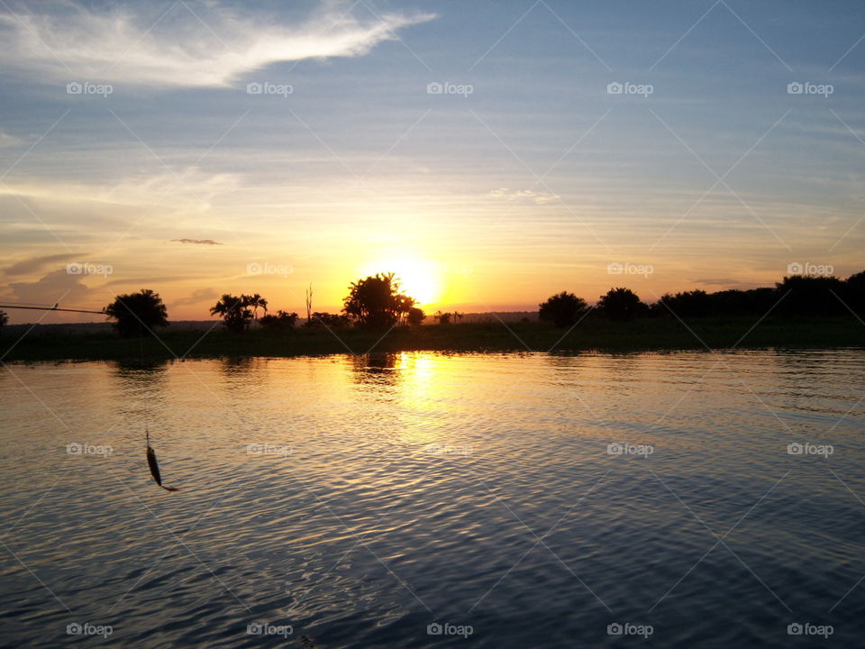 Por do sol, águas, arvores, sombras, nuvens...