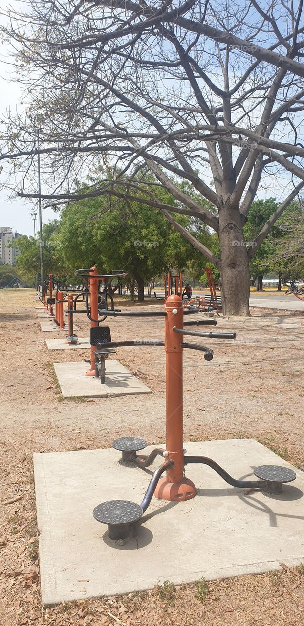 outdoor exercise station, wheels, weights, round, circles