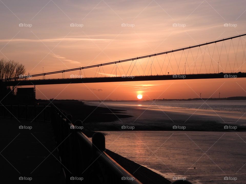 A night view of the Humber bridge 