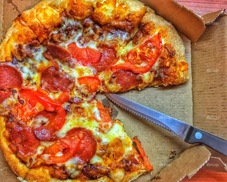 Pepperoni and tomatoes pizza