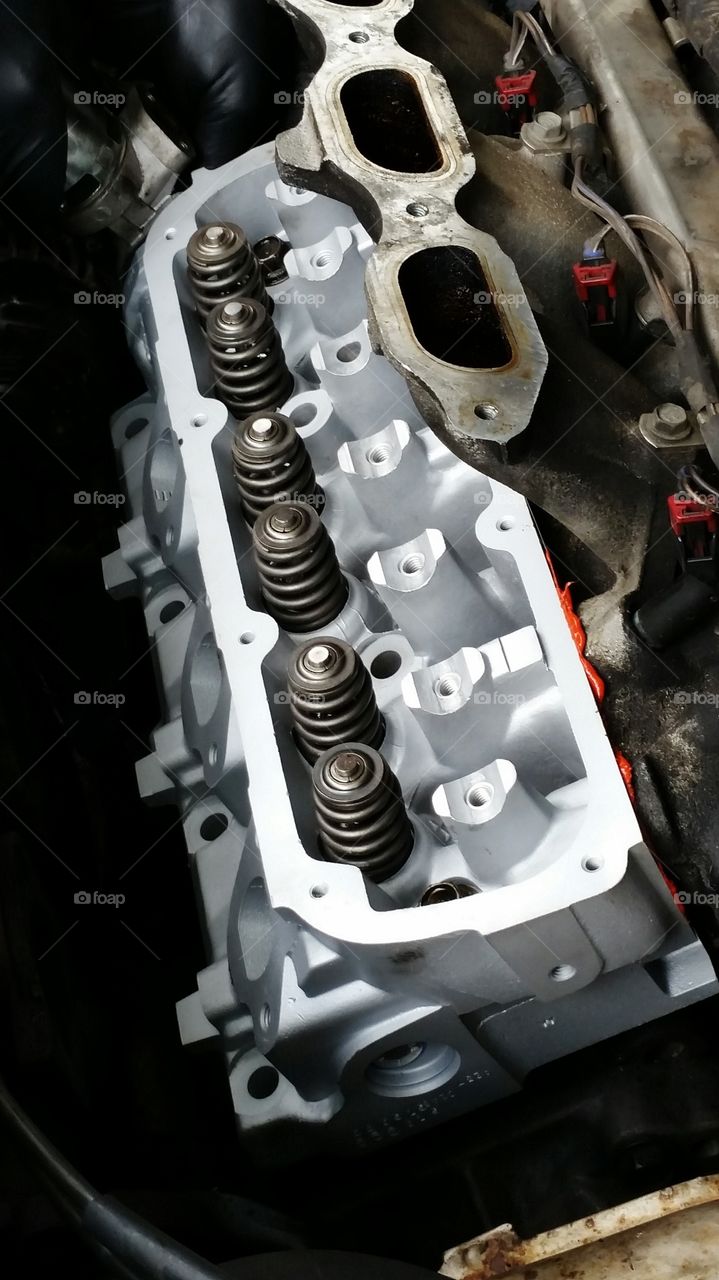 engine head. engine head refurbished