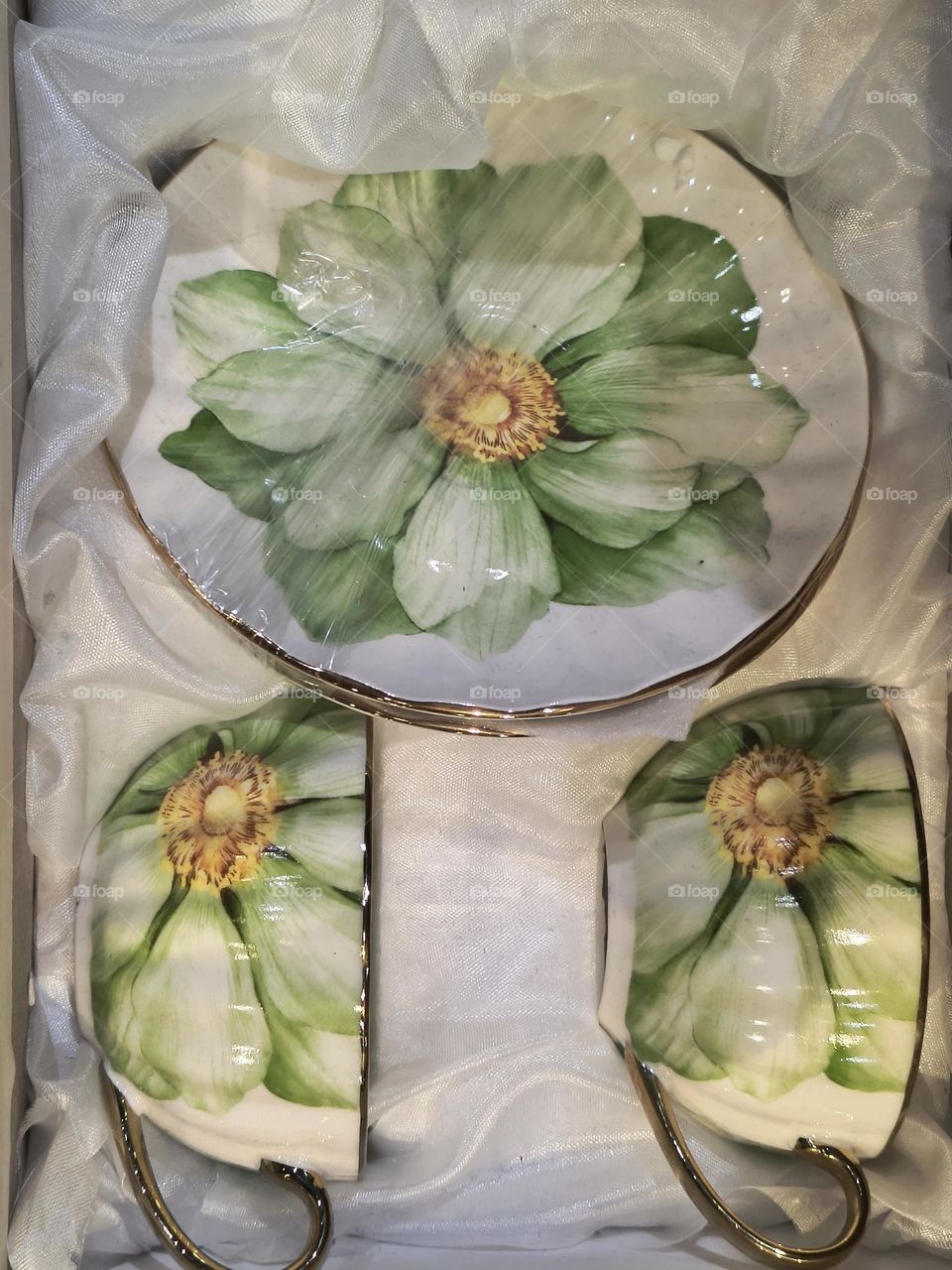 The story of a vintage set, in the silence of a box.