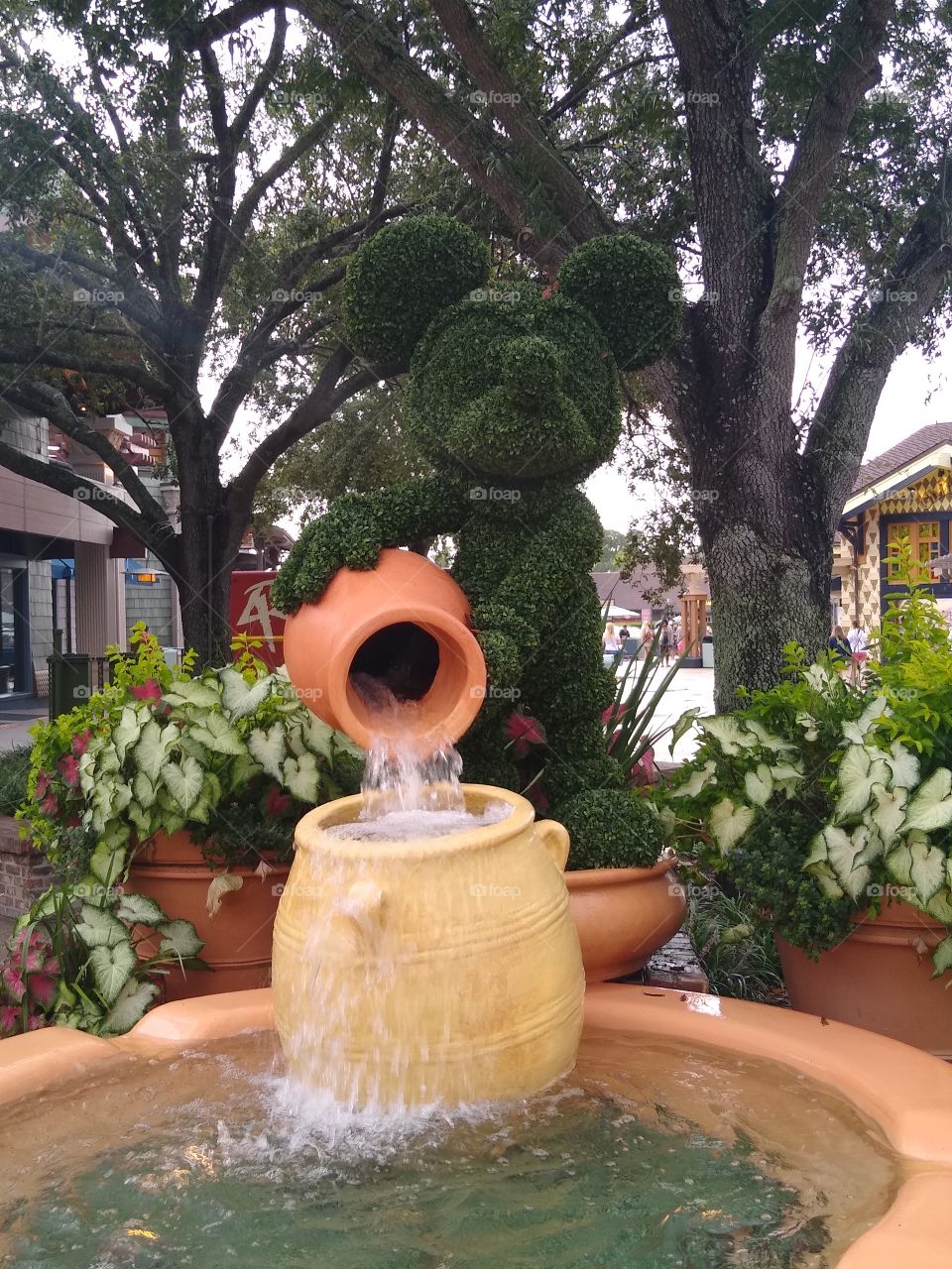 A Mickey Mouse shrub art fountain