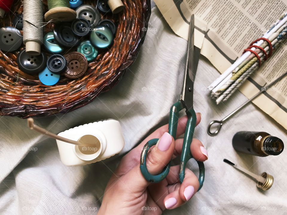 Basket weaving from old newspapers 