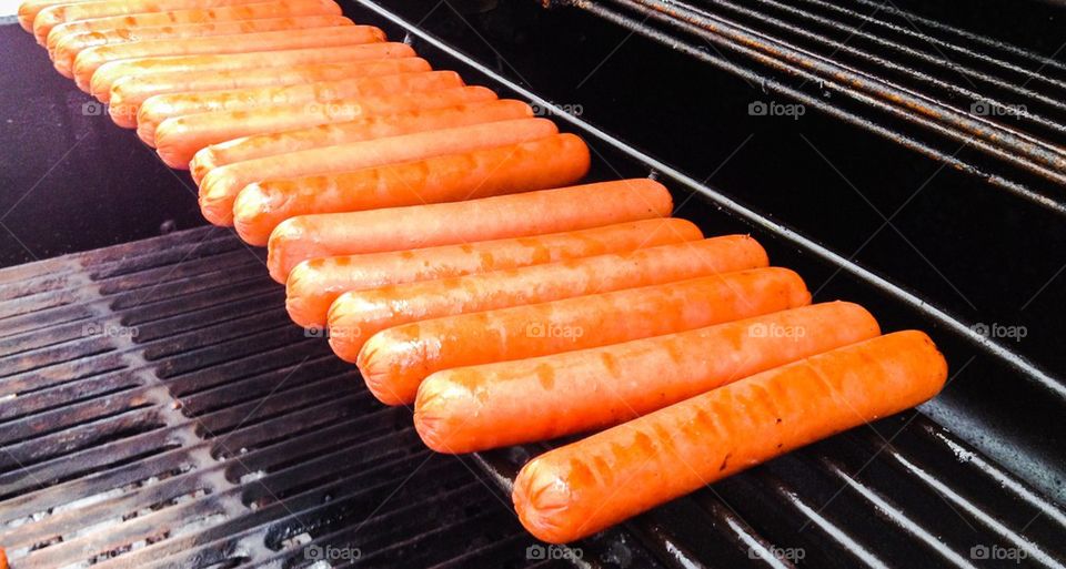 Grilling hot dogs