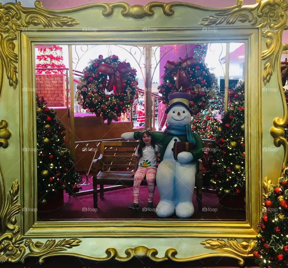 Minha filhota e o Boneco de #Neve em altos papos! Seria ele parente do #Olaf?
Ops: já é #Natal?
⛄️
#alegria
#papainoel