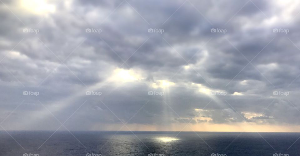 Godrays Volumetric Light on Ocean