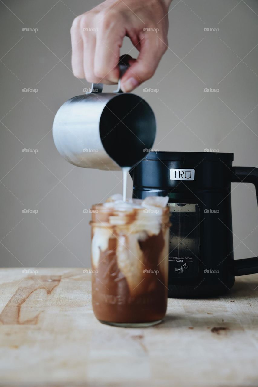 Cold brew coffee maker