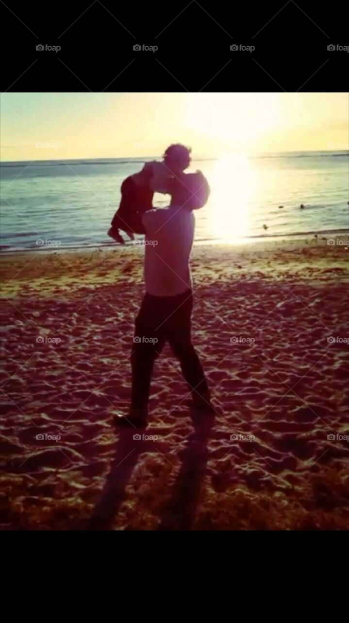 father daughter sun sea beach