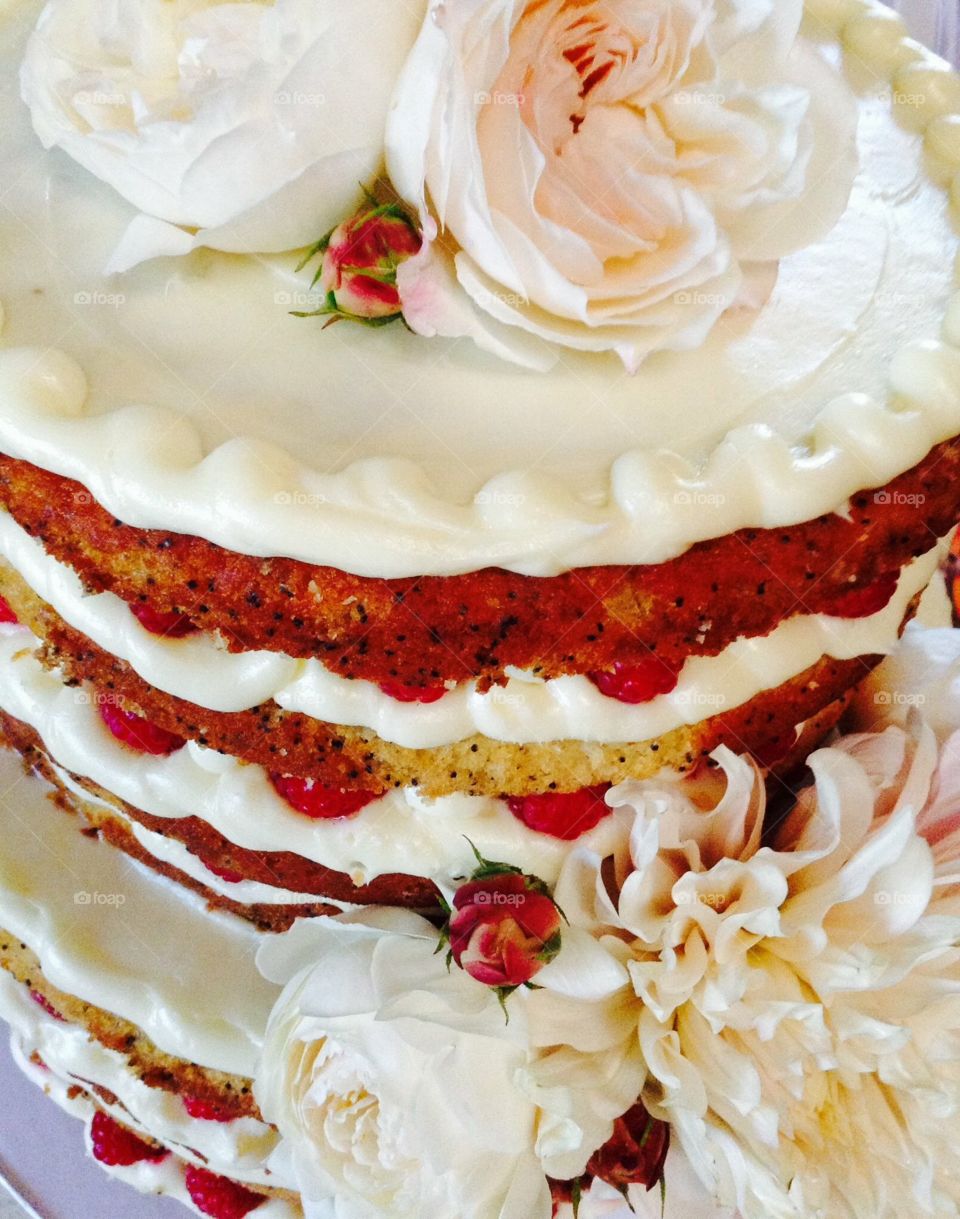 Cake with fresh flowers