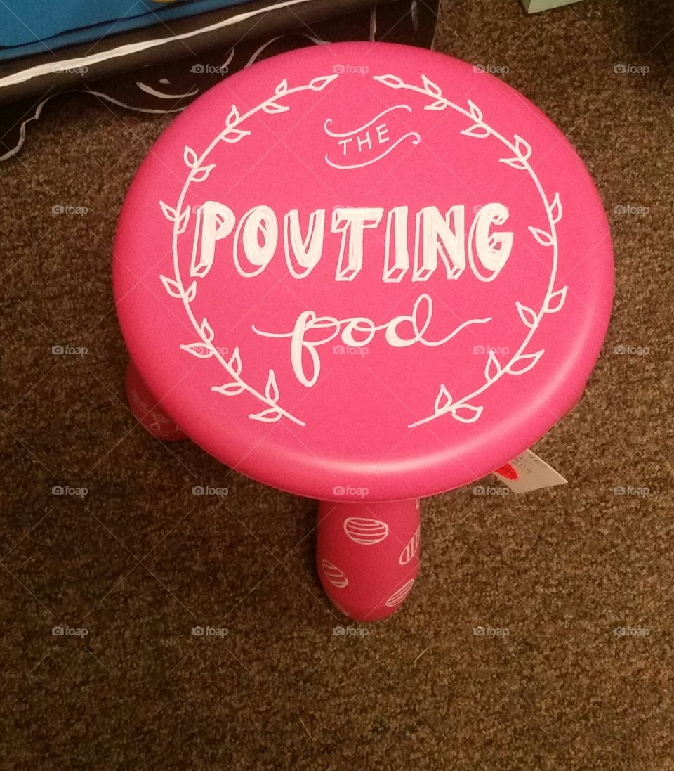 Pouting stool