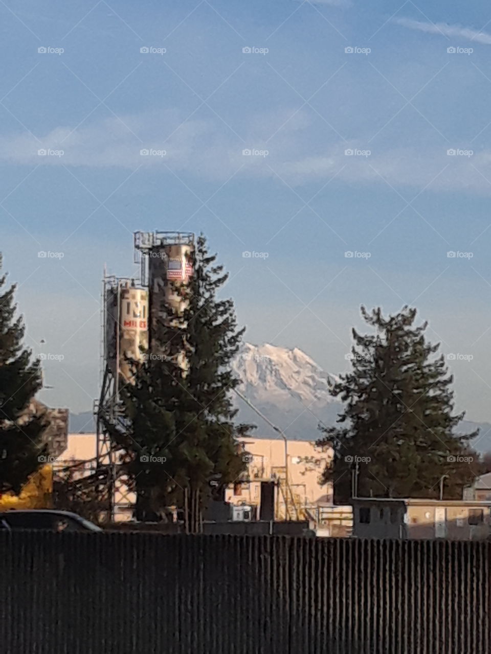Mt Rainier from 512 P&R, midday