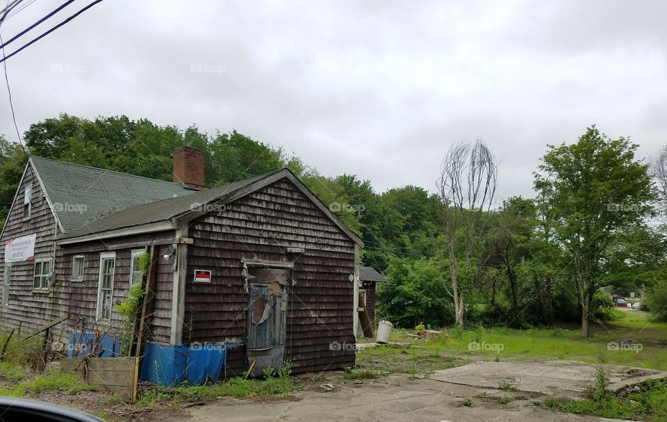 Old building falling into ruin.