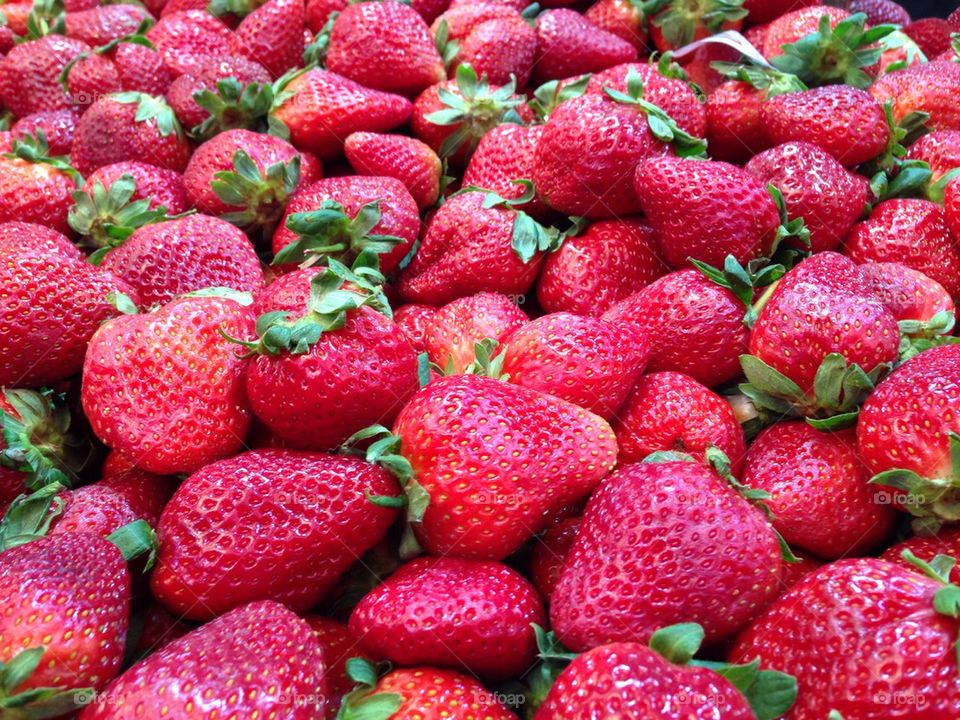 Bright red strawberries 
