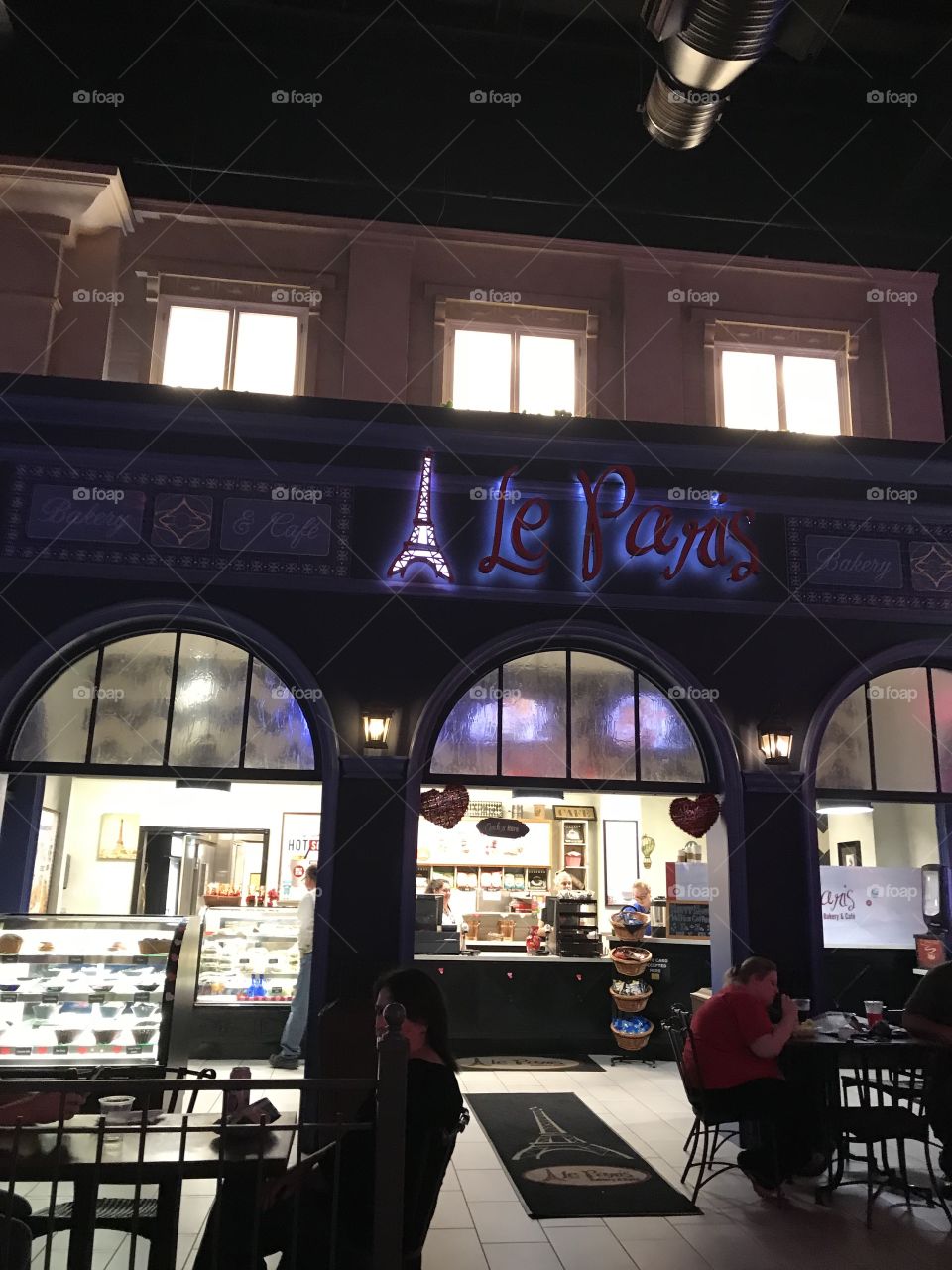 Le Paris Cafe