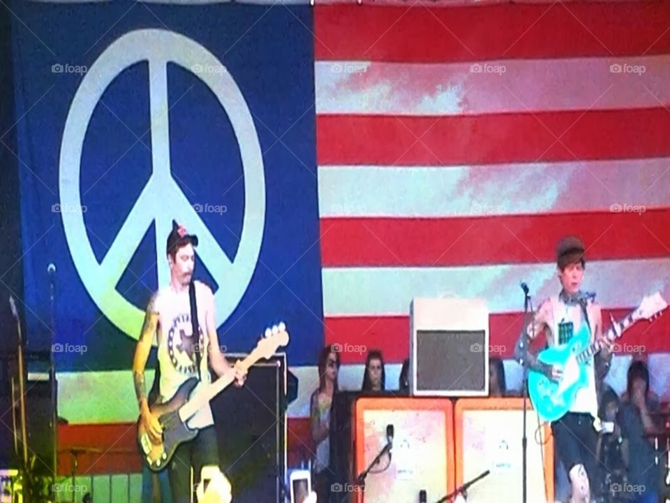 Nevershoutnever Concert Hippie Peace