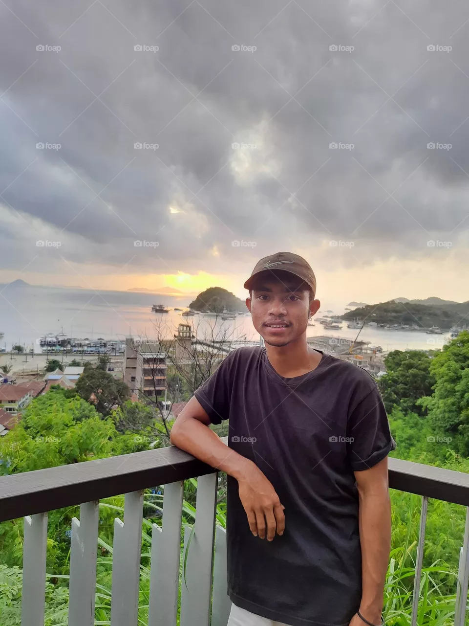 i am in the picture with sunset beground