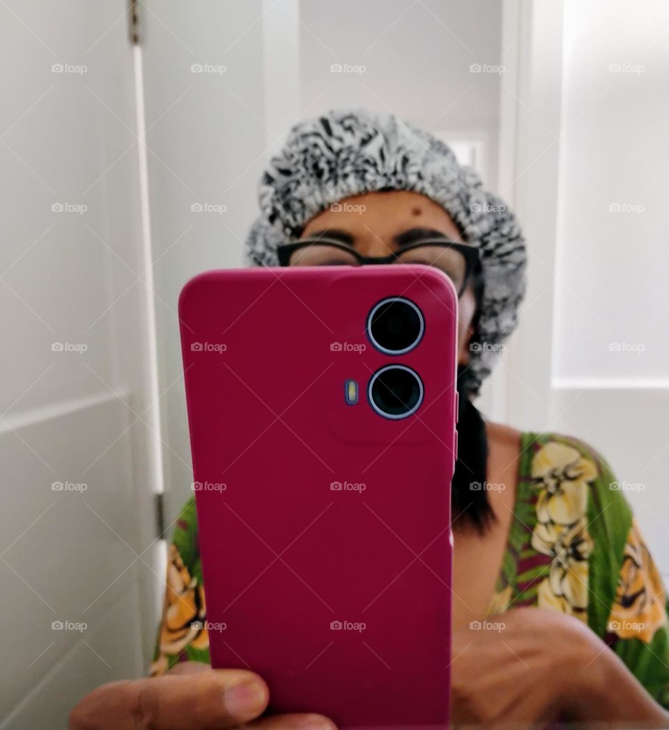 O celular encanta! Além da função de comunicação os celulares contam com recursos de entretenimento, tais como reprodutor de música, gravação de áudio, reprodução de vídeo, permitindo que você assista a clipes ou filmes de onde estiver