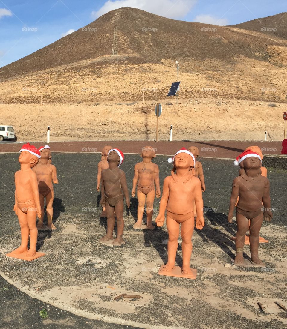 Christmas mannequin children in front of mountain
