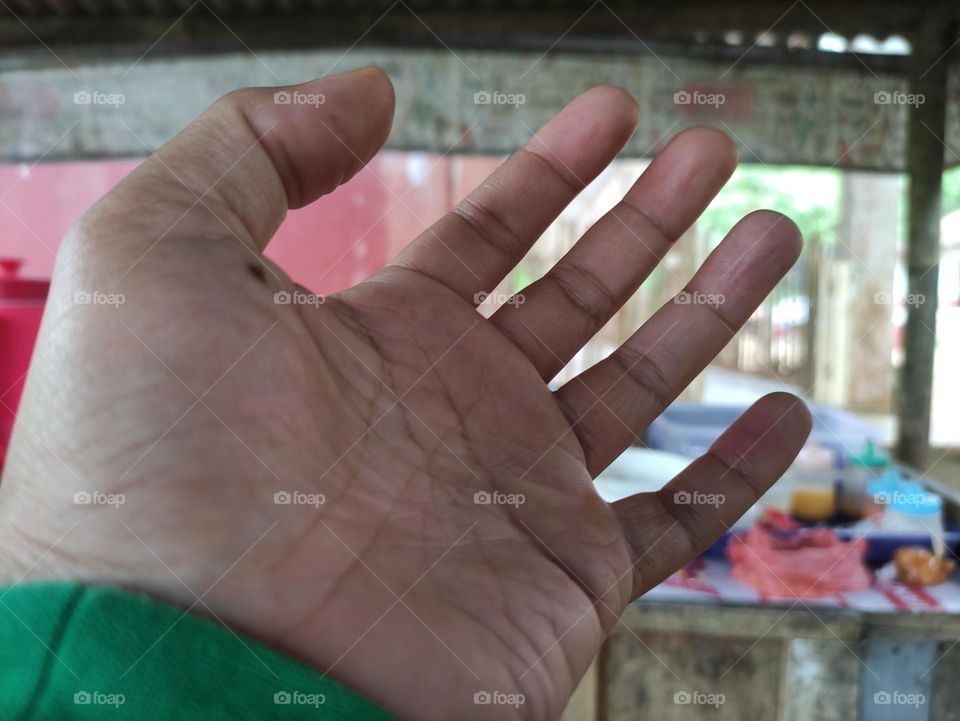 hand wanting to hold something