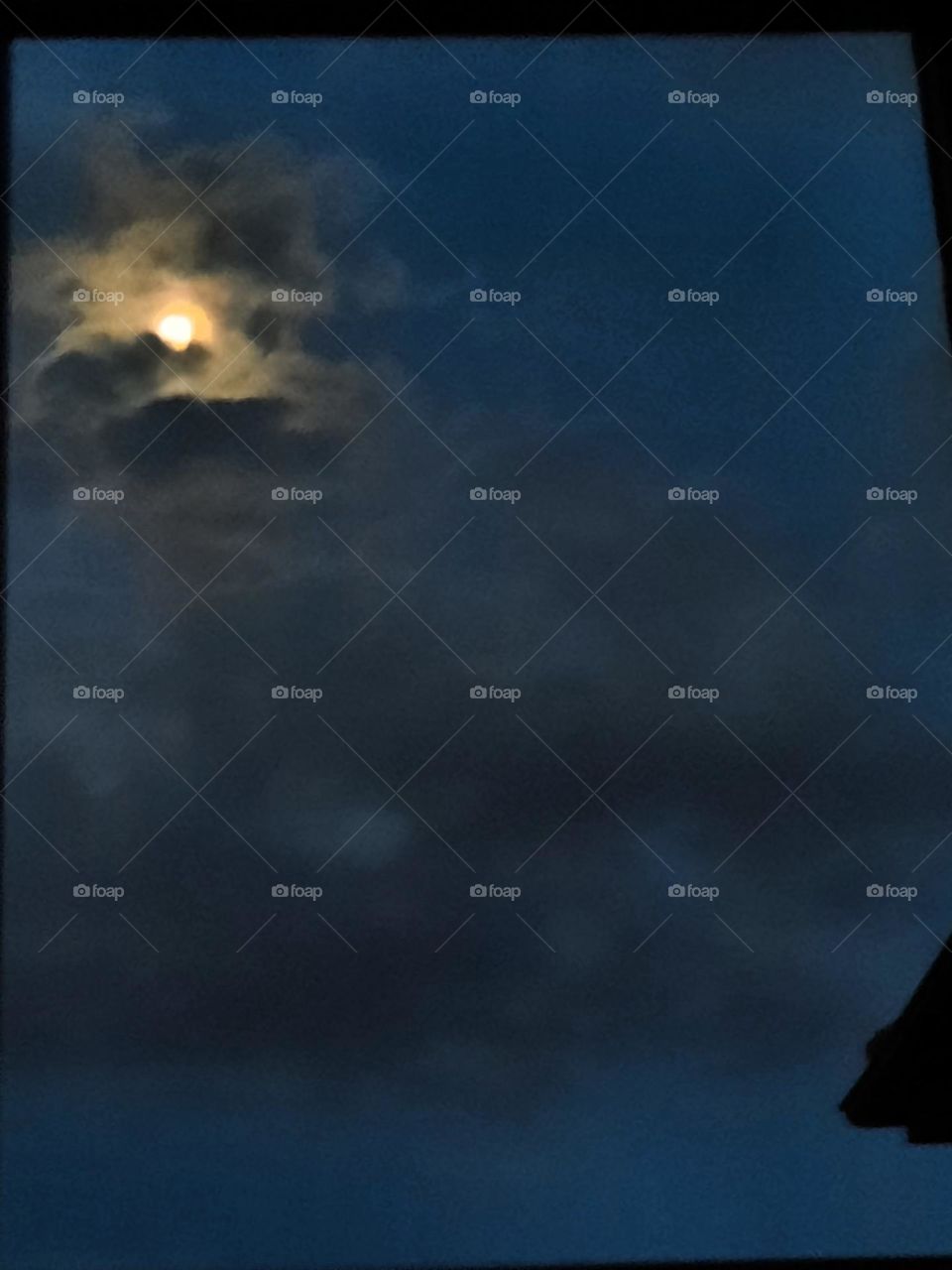 moon and cloudy sky at night