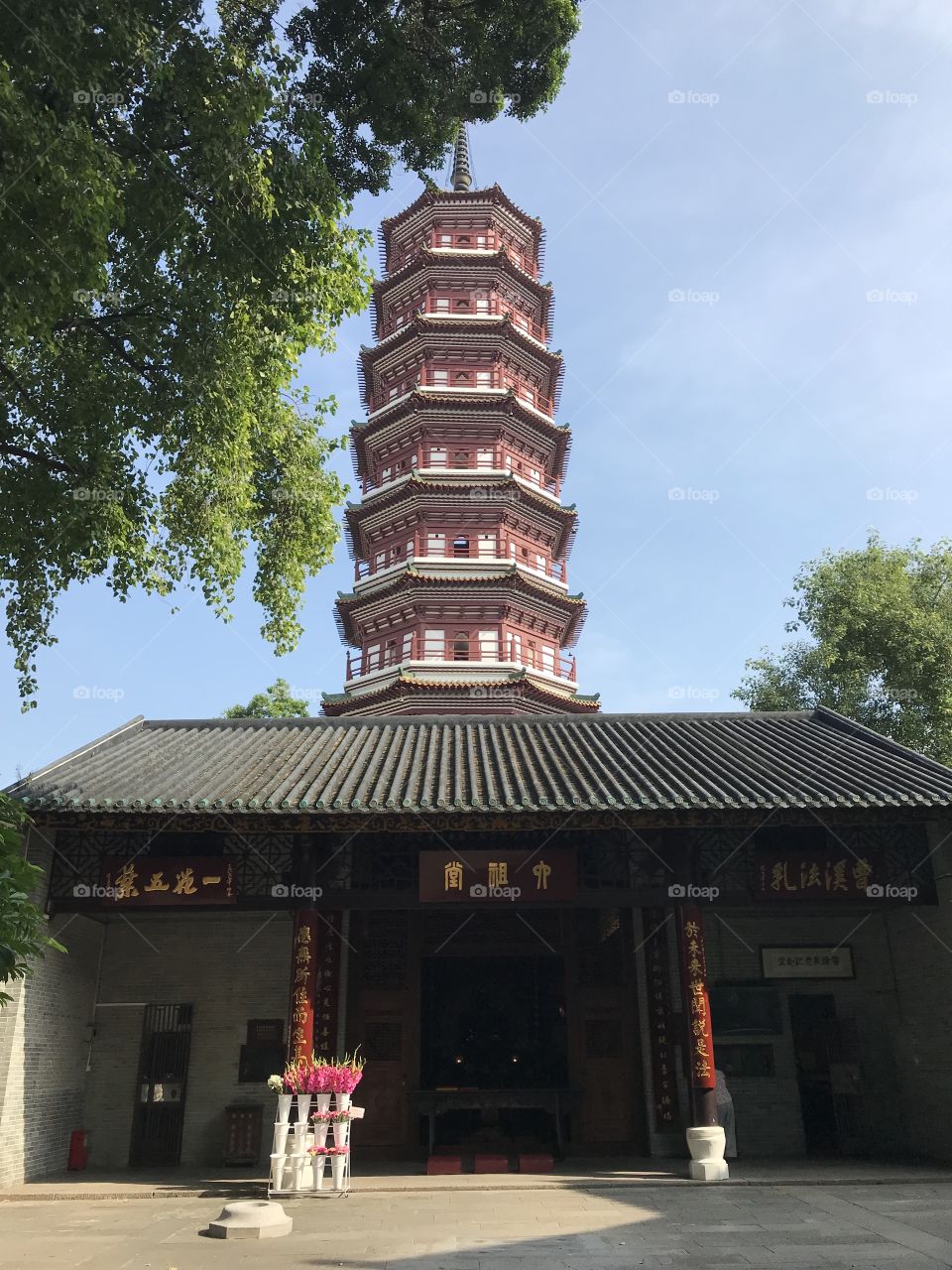 Located in the heart of the bustling mega city of Guangzhou, Liurong Temple, or the Temple of the Six Banyan Trees, is one of the very few renowned Buddhist temples in China that have still maintains tranquility in today’s China where everything is being commercialized. Originally established in 537 AD,  it was burned down and rebuilt in the Northern Song Dynasty, about 1000 years ago. The main structure was this beautiful Flower Pagoda, restored in 1900, a fine example of architectural achievement of the time. Today it’s a significant place of worship for Zen Buddhism. #BanyanTree #pagoda #Guangzhou