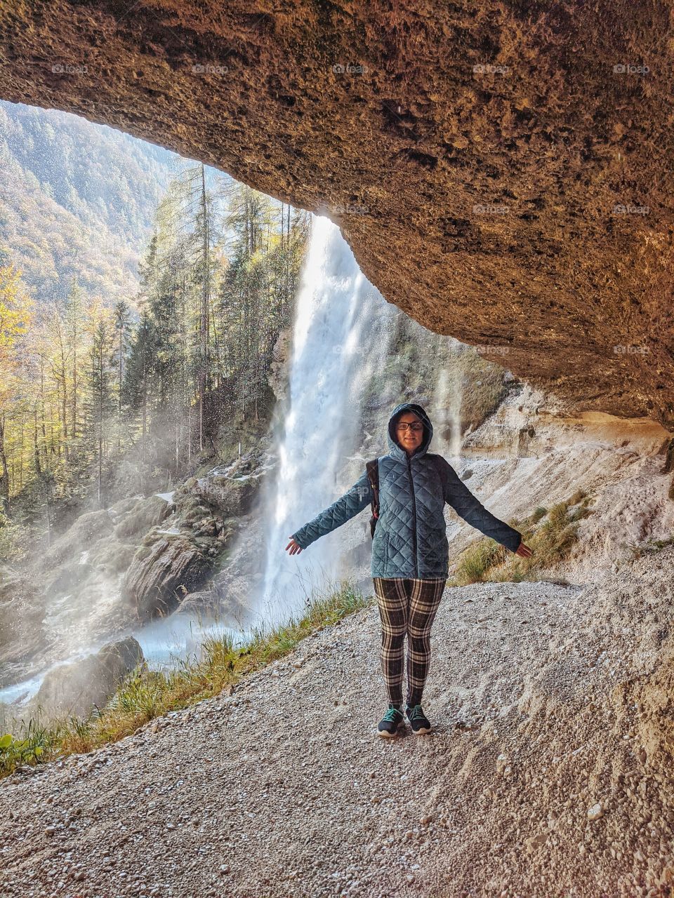 Woman traveler at the waterfall.