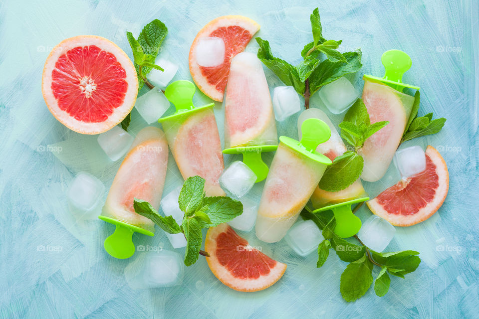 Homemade grapefruit popsicles with ice and mint