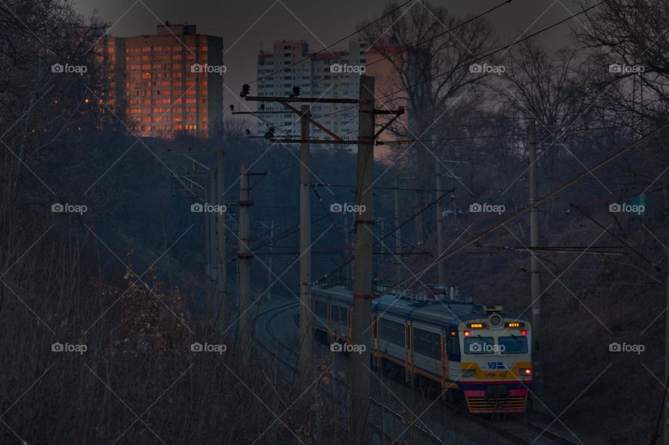 Evening, electric trains and reflection of the sunset in the windows 😍