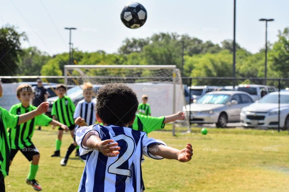 A good throw to your teammates can make for a good game. 