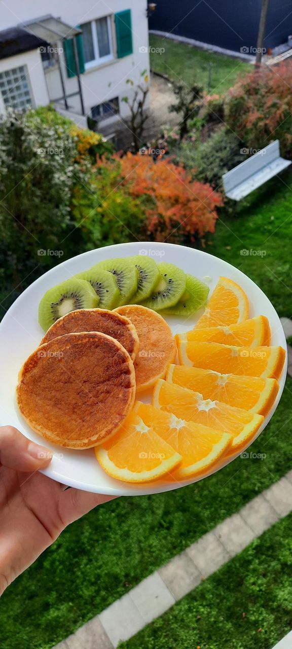 еда, фрукты, красиво, апельсин, киви , сырники, красивая еда, полезная еда ,оладьи