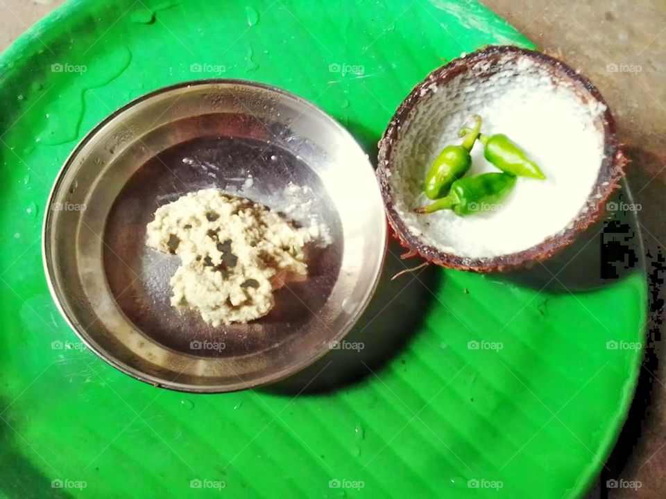 Kerala's favorite coconut chutney or coconut paste.it is best and better combination for dhosa,iddaly and some tiffen items.it made some coconut an and some green chillies and grind.it is so super and tasty.