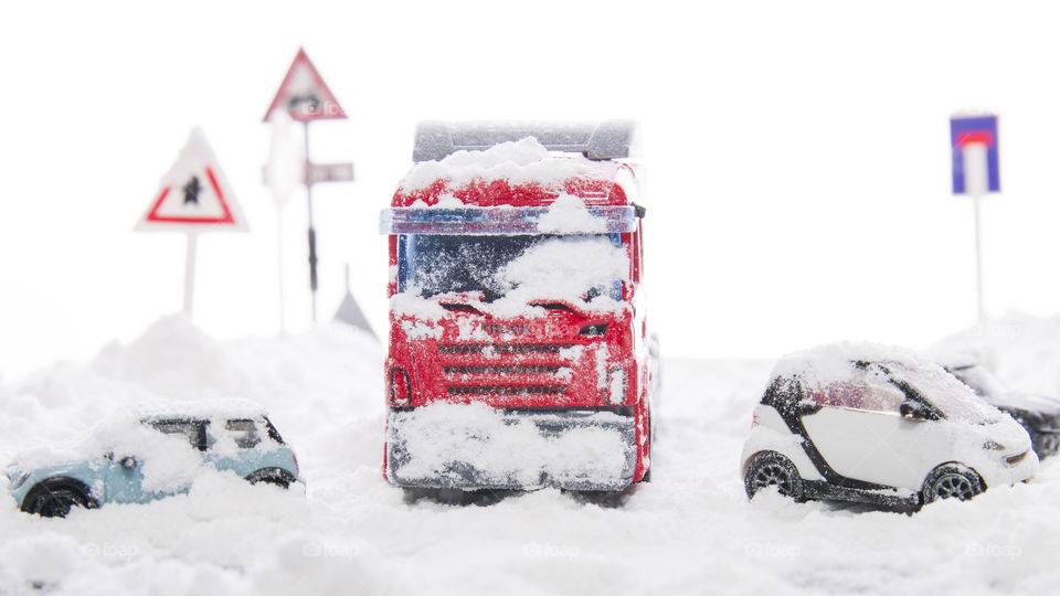 winter    snow    colours   truck   cars