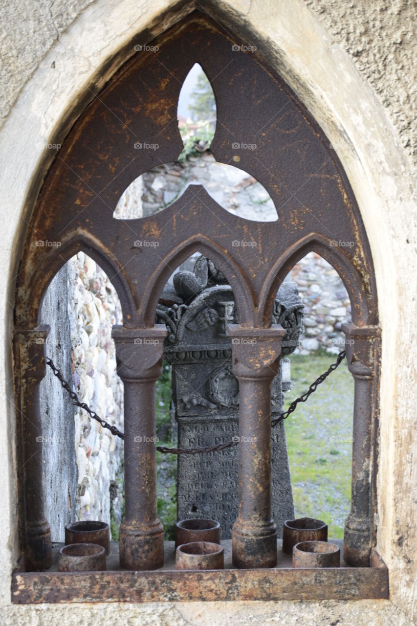 finestra cimitero
