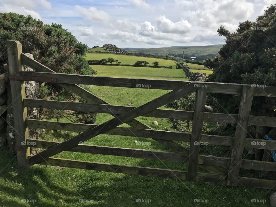 Ahead of this gate a rolling landscape of Dartmoor beauty for visitors to this glorious park to enjoy.
