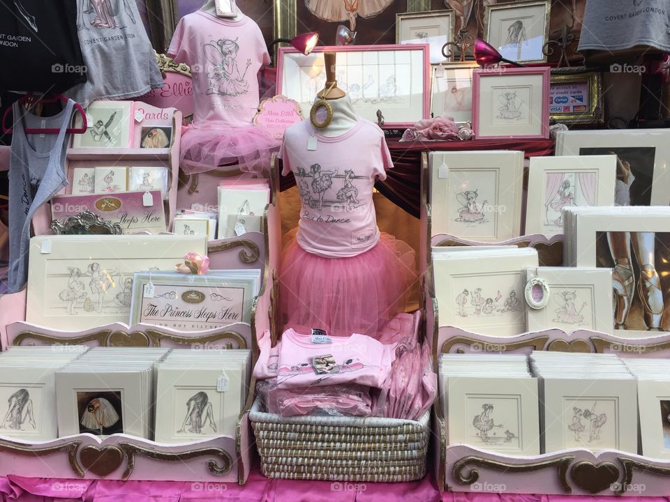 Window Shopping in London, UK