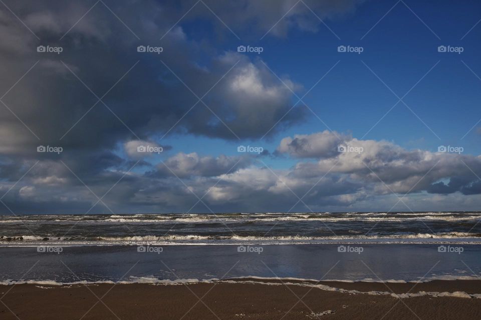 Sea, beach, clouds, sky, waves. 