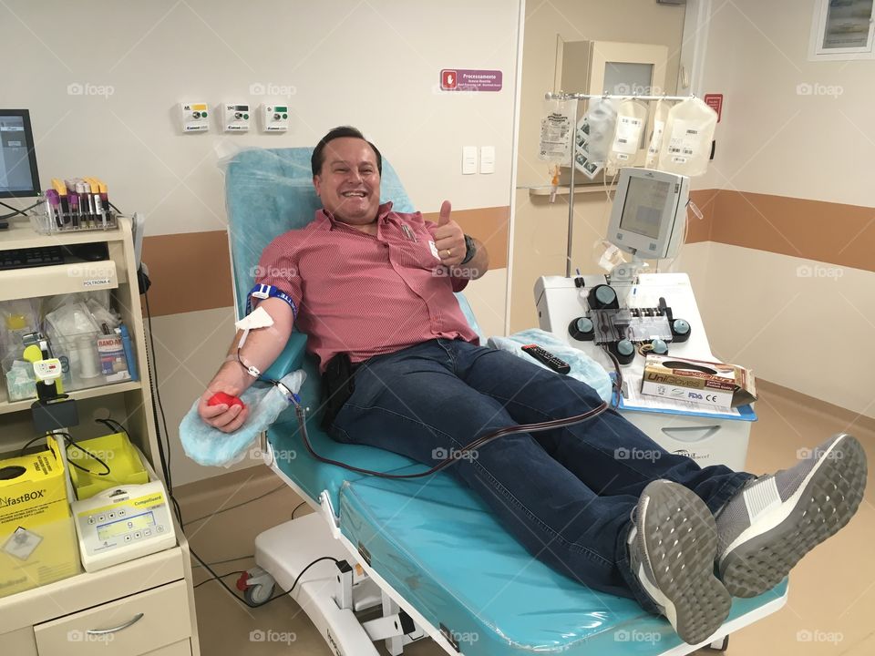 Nesta segunda-feira estou fazendo minha costumeira doação de #plaquetas e #hemoderivados (sempre revezando com as doações de #sangue).

Não dói, você ajuda o próximo e sente o bem que faz dentro da sua alma.

Colabore, seja um doador voluntário de sangue ou de #plaquetas. Os bancos desse precioso líquido estão precisando.

Seja solidário, a vida agradece!

Em: https://professorrafaelporcari.com/2017/12/04/hoje-e-dia-de-colaborar-doesangue-doeplaquetas/