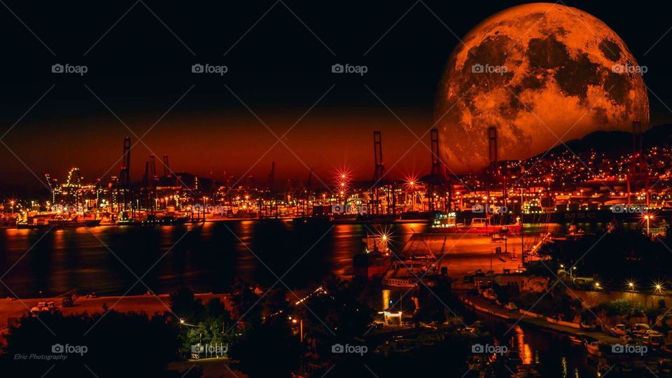 Fullmoon over city